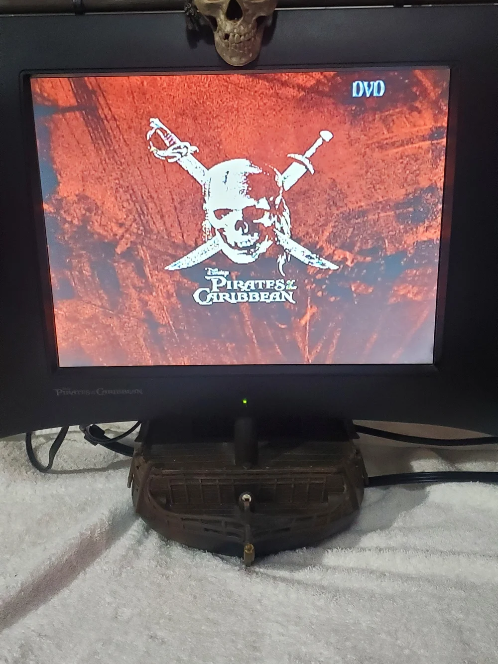 Pirates of the caribbean Tv,Dvd And Remote Everything Works